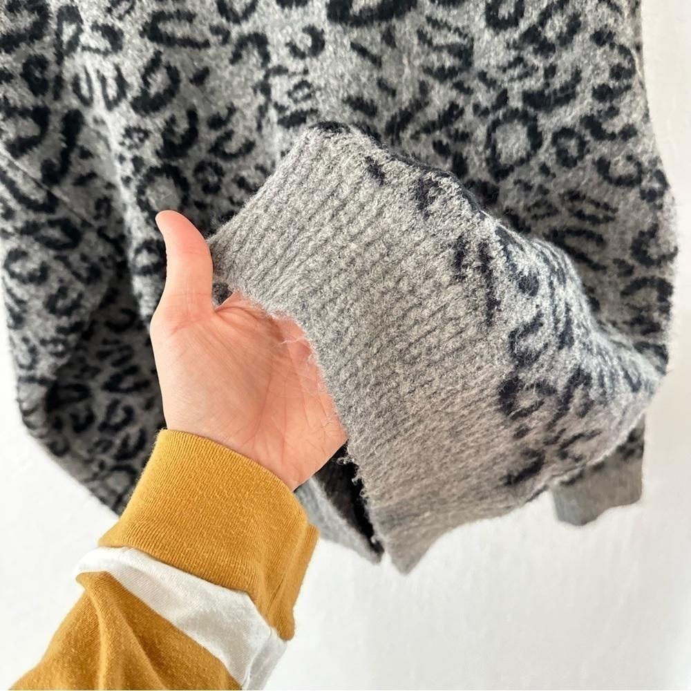 John + Jenn Cheetah Gray Black Xavier High Neck Pullover Sweater S Petite - Picture 7 of 9